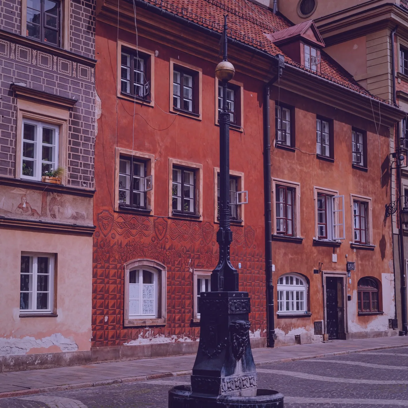 Vchod do domu z Dukelské ulice
